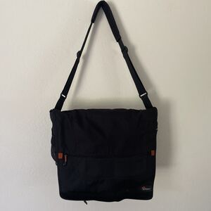 LOWEPRO Messenger Factor Computer Bag - Fits Most 14" Laptops‎ - Black & Orange